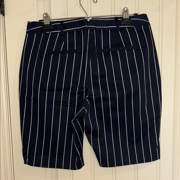 Reitmans Blue and White Pin Stripe Flat Front Shorts with Pockets - Picture 3 of 13